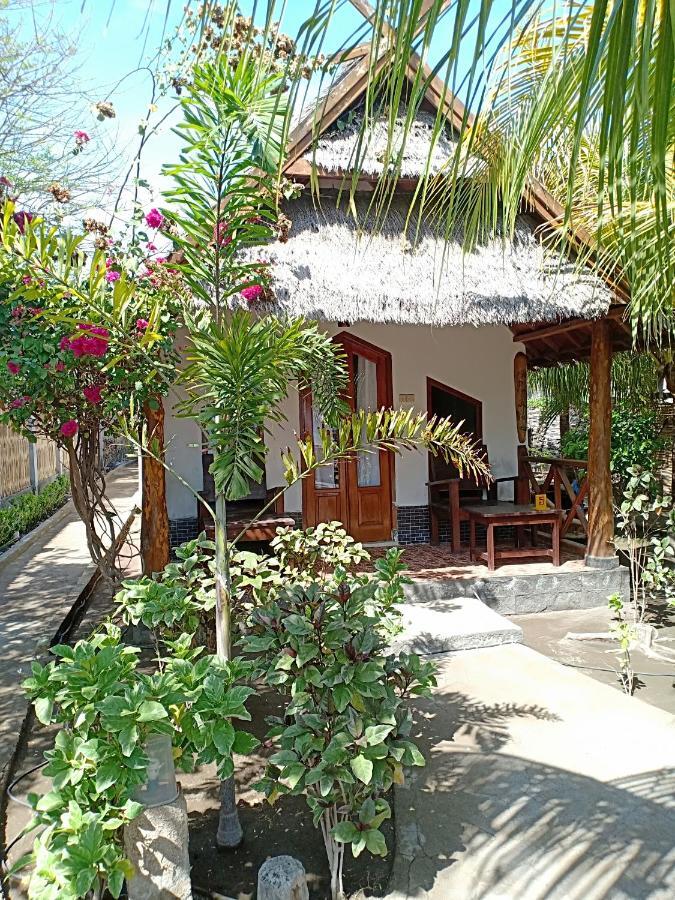 Youpy Bungalows Gili Air Exterior photo